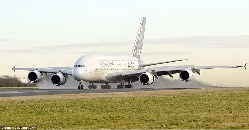 Sở hữu khối tài sản 16 tỉ USD, Hoàng tử Ả Rập Saudi Alwaleed bin Talal al-Saud đã không ngại ngần chi 487 triệu USD để sở hữu một chiếc Airbus A380 phiên bản tư nhân.