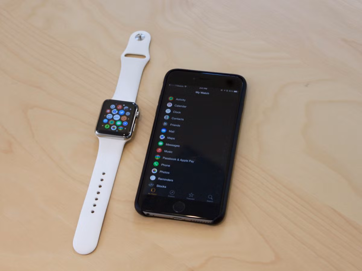 Tính năng bàn giao của Apple Watch không làm việc đúng: Một vài người dùng đã phàn nàn rằng tính năng bàn giao không hoạt động trên chiếc đồng hồ thông minh khi chuyển đổi giữa iPhone, iPad và Apple Watch.