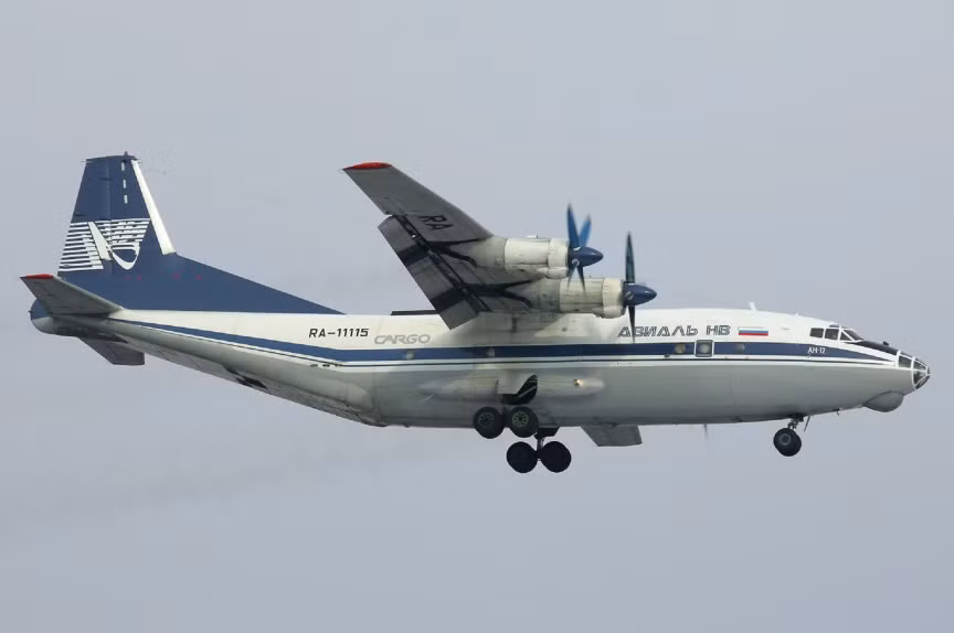 4. Antonov 12 với 17 vụ tai nạn gây chết người. Antonov 12 là dòng máy bay cánh quạt từ thời Xô Viết được sử dụng cho cả mục đích quân sự và dân dụng từ năm 1959. Tai nạn gần đây nhất của Antonov 12 xảy ra gần Irkutsk, Nga, khiến 9 người tử vong. Năm 2006, phiên bản sao chép của Antonov 12 với tên Shaanxi Y-8 gặp tai nạn khiến 40 người thiệt mạng.