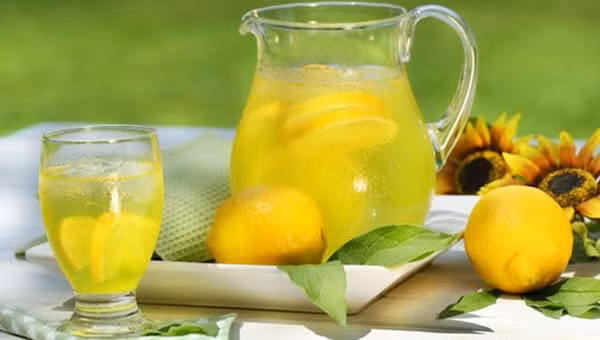  Nếu uống nhiều nước chanh hay uống dung dịch quá đậm đặc, bạn sẽ thấy tác hại của nước chanh không hề nhỏ đối với cơ thể và sức khỏe của bạn.