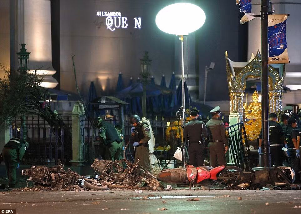 Vụ nổ xảy ra ở đền thờ Erawan tại giao lộ Ratchaprasong, nơi khách du lịch trong nước và nước ngoài thường xuyên lui tới. Mặc dù đền Erawan là một nơi thiêng liêng dành cho những người theo đạo Hindu nhưng vẫn thu hút rất nhiều khách du lịch đến thăm.