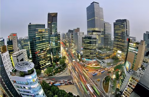 Nằm ở thủ đô Seoul (Hàn Quốc), khu Apgujeong-dong là nơi tập trung sinh sống của rất nhiều gia đình giàu có, những cửa hàng sang trọng.