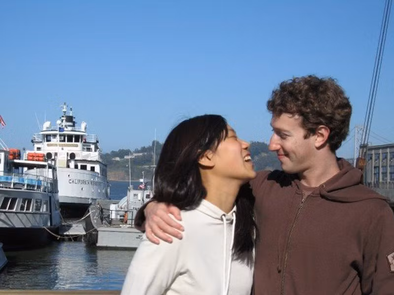 Priscilla Chan – vợ tỷ phú Mark Zuckerberg, nhà sáng lập mạng xã hội Facebook: Priscilla đã nhận bằng về y khoa và có kế hoạch trở thành một bác sỹ nhi khoa.
