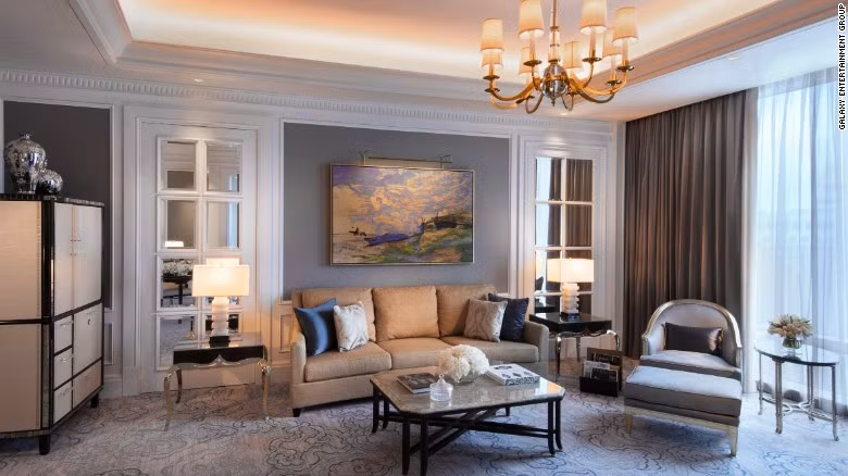 Các phòng của khách sạn Ritz-Carlton đều rất rộng rãi và có nội thất tiện nghi, sang trọng.
