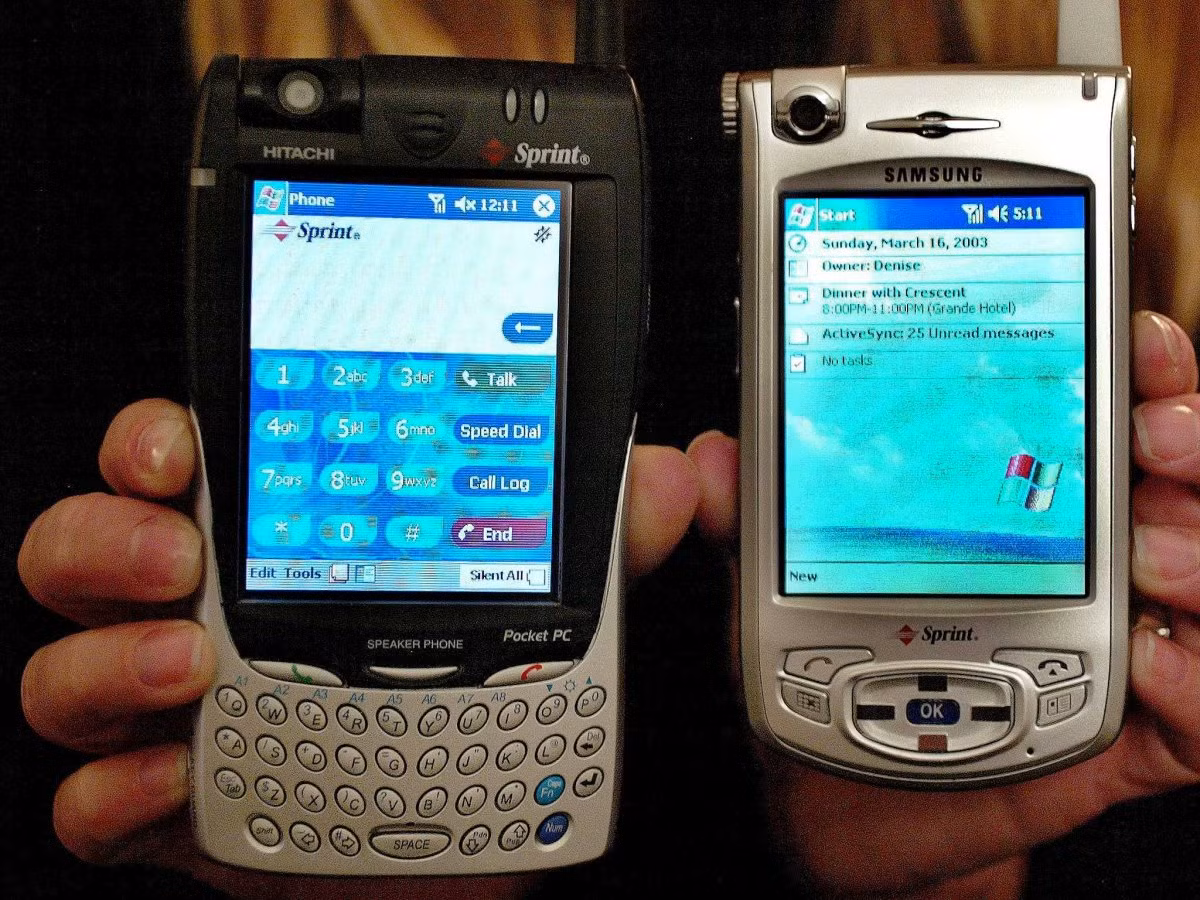 Samsung ra mắt điện thoại màn hình cảm ứng tại Mỹ vào năm 2003. Theo thống kê, có tới 20 triệu chiếc điện thoại di động Samsung đã được lưu hành trên thị trường Mỹ vào năm 2004.