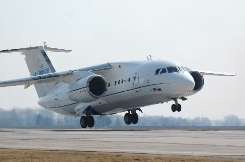 Mẫu thử nghiệm An-148 cất cánh lần đầu tháng 12/2004 và cấp chứng nhận hoàn thành thử nghiệm tháng 12/2006. An-148 thực hiện chuyến bay thương mại quốc tế đầu tiên từ Odessa đi Moscow vào ngày 13/12/2009.