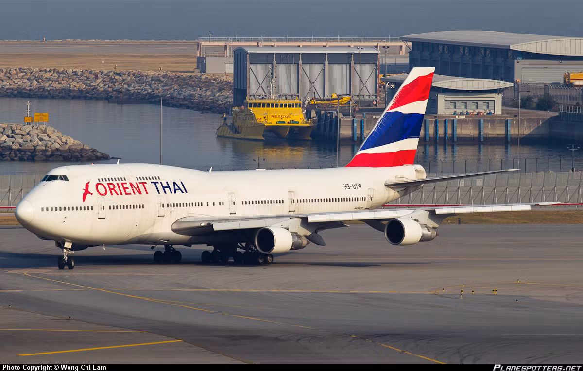Trong đó, hãng có 6 chiếc Boeing 737-300, 2 chiếc 737-400, 1 chiếc 747-300, 4 chiếc 747-400, 4 chiếc 767-300 và 2 chiếc Boeing 767-300ER.