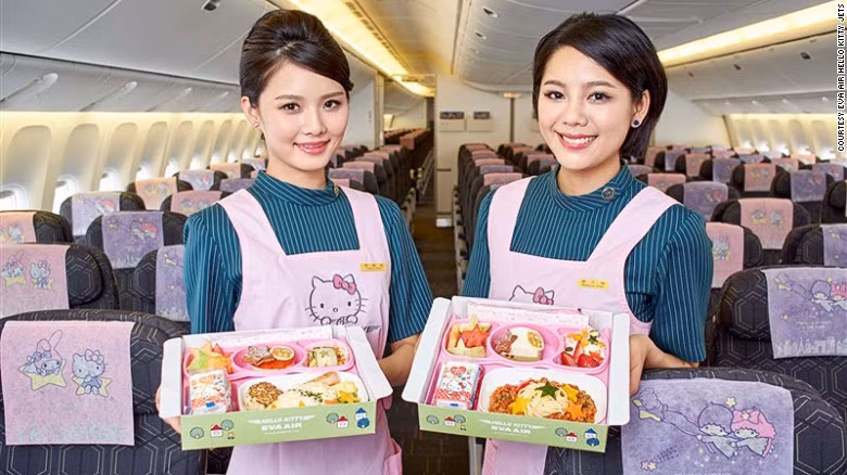 Đồ ăn trên chuyến bay của EVA cũng được đựng trong những chiếc khay rất xinh xắn.