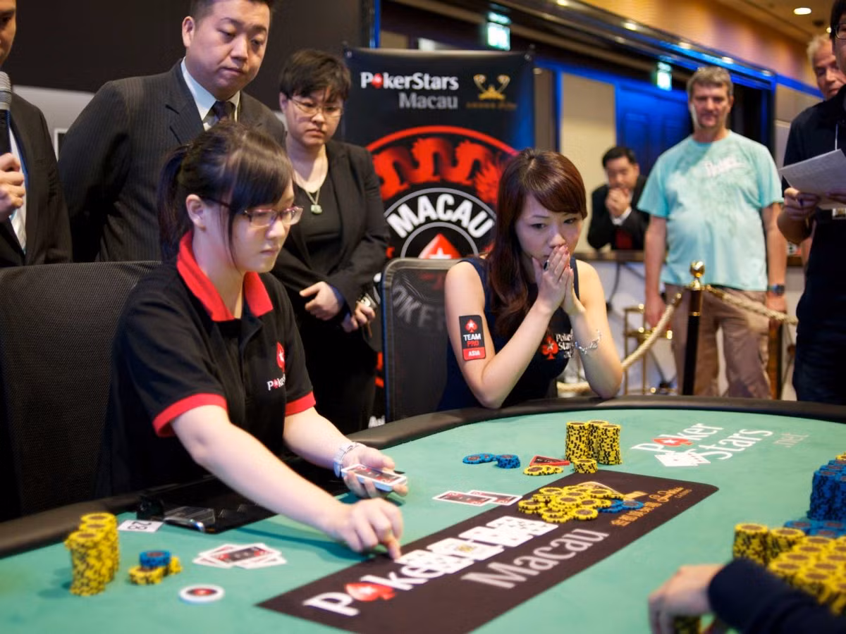 Theo danh sách những tay chơi Poker toàn cầu, Lin đứng thứ tư ở Trung Quốc và đứng thứ nhất trong số các tay chơi nữ của nước này.