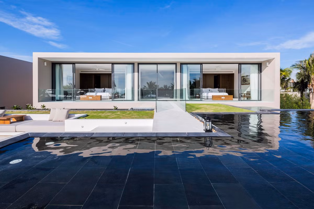 Naman là dự án biệt thự cao cấp do công ty MIA Design Studio thiết kế và hoàn thành tháng 6/2015. Nó được xây dựng trên tổng diện tích 1.800 m2, nằm ở phường Hòa Hải, quận Ngũ Hành Sơn, Đà Nẵng.