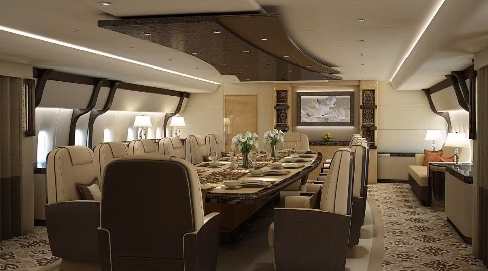 Boeing 747-8 VIP là chiếc máy bay chuyên cơ hiện đại, với nội thất sang trọng. Boeing 747-8 VIP có giá 370 triệu USD (khoảng 7.000 tỷ đồng), chưa bao gồm chi phí trang trí nội thất.