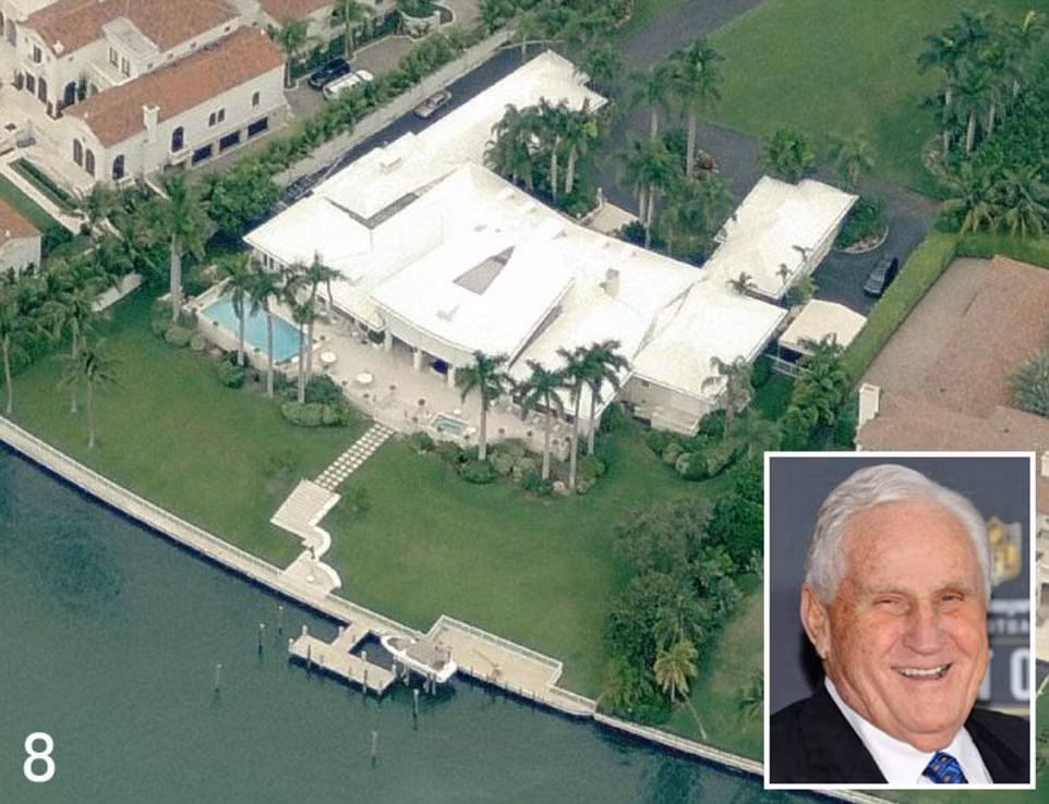 Cựu HLV Miami Dolphins Don Shula, huyền thoại bóng đá và vợ của ông sở hữu một biệt thự trắng tinh ở Indian Creek Village trong nhiều thập kỷ qua.