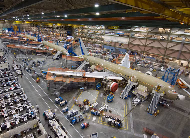 Trụ sở chính của Boeing là tại thành phố Everett, quận Seattle, bang Washington với diện tích khổng lồ 39,8 hecta. Nhà máy sản xuất của Boeing đang là địa điểm du lịch hút khách nổi tiếng của Mỹ. Với khoảng 18-20 USD/vé, một du khách có thể được tham quan quy trình sản xuất trong nhà máy rộng lớn này, với điều kiện không được mang theo máy quay phim và chụp ảnh.