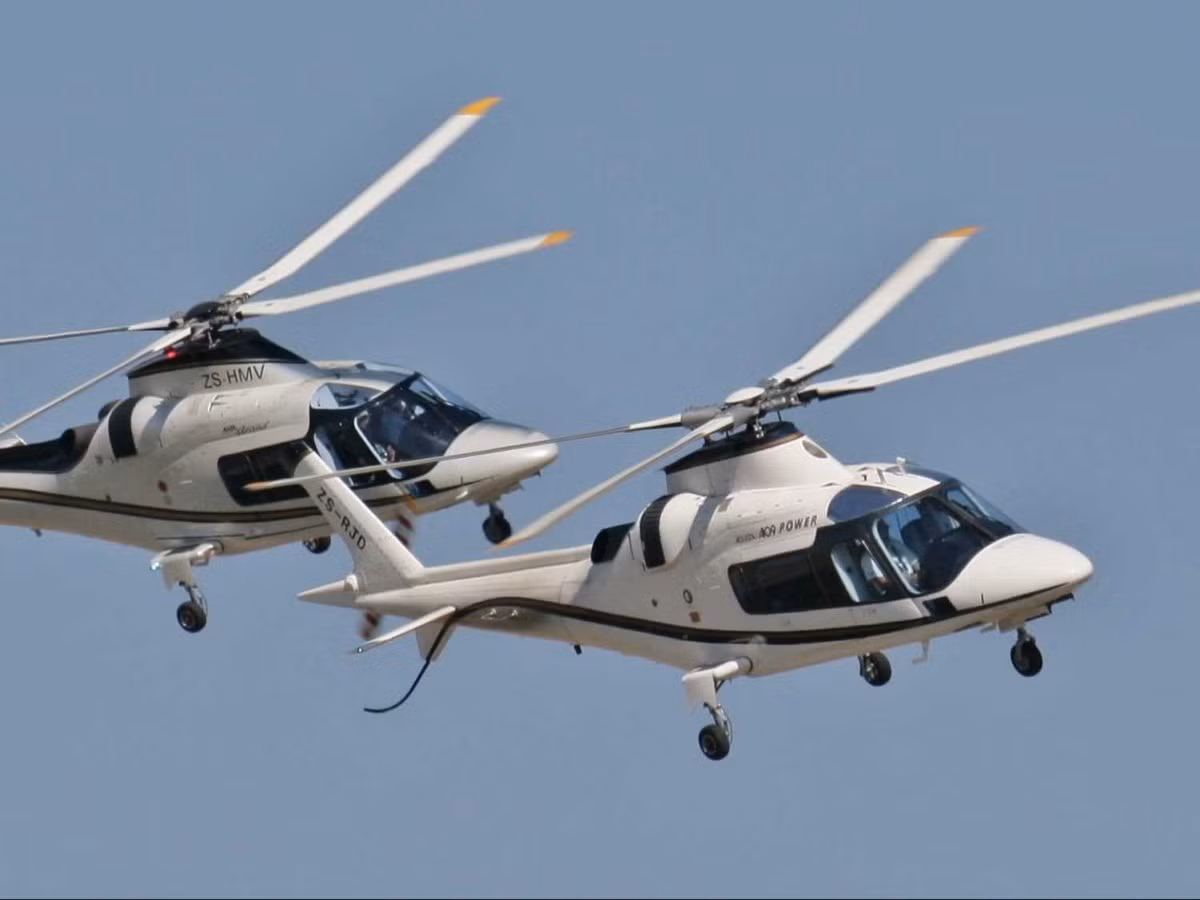 Lái máy bay là một trong những thú vui của Michael Bloomberg. Ông sở hữu trực thăng 6 chỗ ngồi Agusta SPA A109s trị giá 4,5 triệu USD. Bloomberg giữ các máy bay riêng của mình tại sân bay Morristown Municipal ở bang New Jersey.
