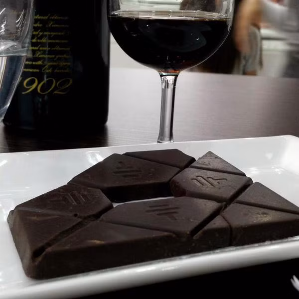 To'ak Chocolate được chế biến từ ca cao Arriba quý hiếm, một trong những loại nguyên liệu cao cấp nhất, bao gồm 81% ca cao nguyên chất và chỉ 19% đường và hương liệu.