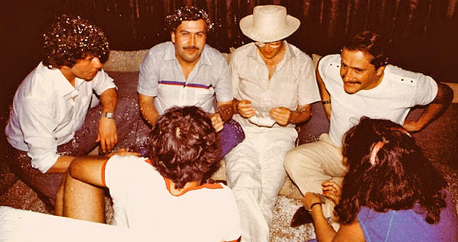 5. Nói cách khác, cứ 5 người Mỹ sử dụng cocaine, thì có tới 4 người đã hít các loại ma túy do tên trùm Escobar cung cấp.