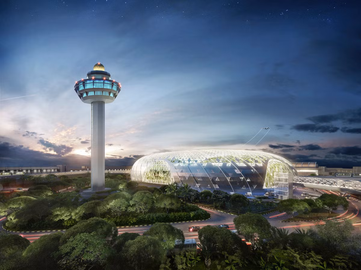 Sân bay Changi: Đây là một công trình kiến trúc độc đáo mang dấu ấn của vị cố Thủ tướng Lý Quang Diệu vừa qua đời. Ông Lý Quang Diệu đã phê duyệt việc xây dựng sân bay Changi năm 1975.