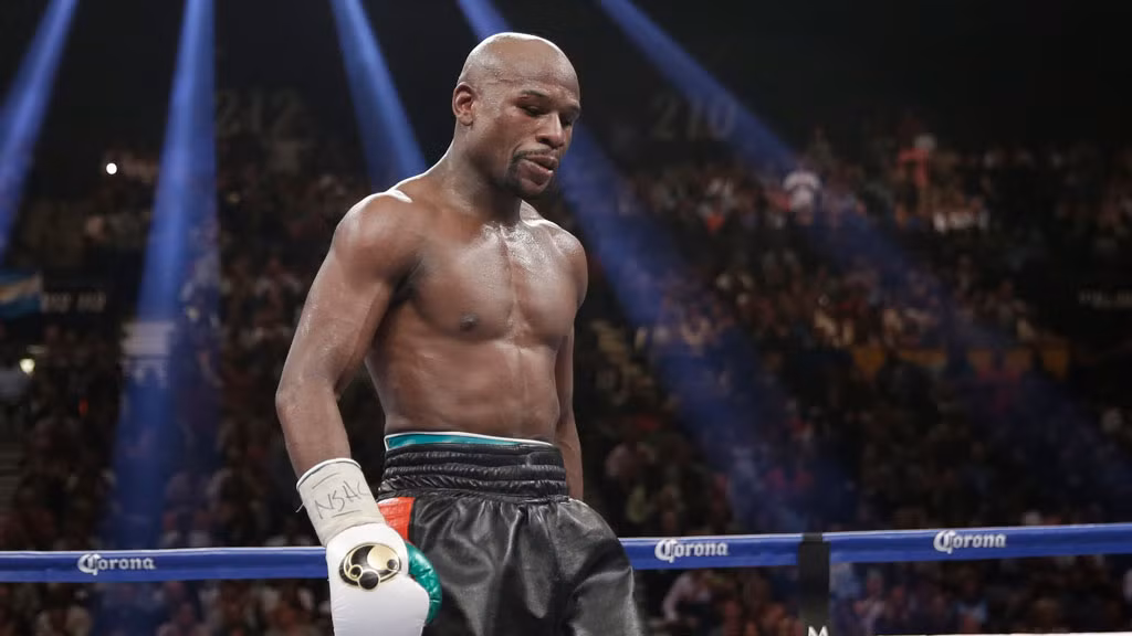 Tay đấm Floyd Mayweather vẫn là "Độc cô cầu bại" trong làng quyền Anh thế giới sau khi thắng trong trận so găng trị giá 300 triệu USD với tay đấm Manny Pacquiao hôm 2/5 vừa qua. Theo tạp chí Forbes thống kê năm 2014, tay đấm Floyd Mayweather có tổng tài sản từ 280-300 triệu USD, là một trong những vận động viên thể thao giàu nhất thế giới.