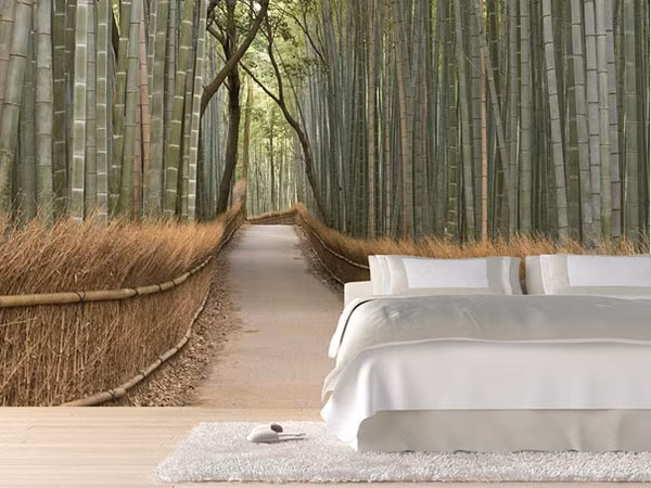 Với những bức tranh dán tường 3D sinh động, căn phòng trở nên gần gũi với thiên nhiên.
