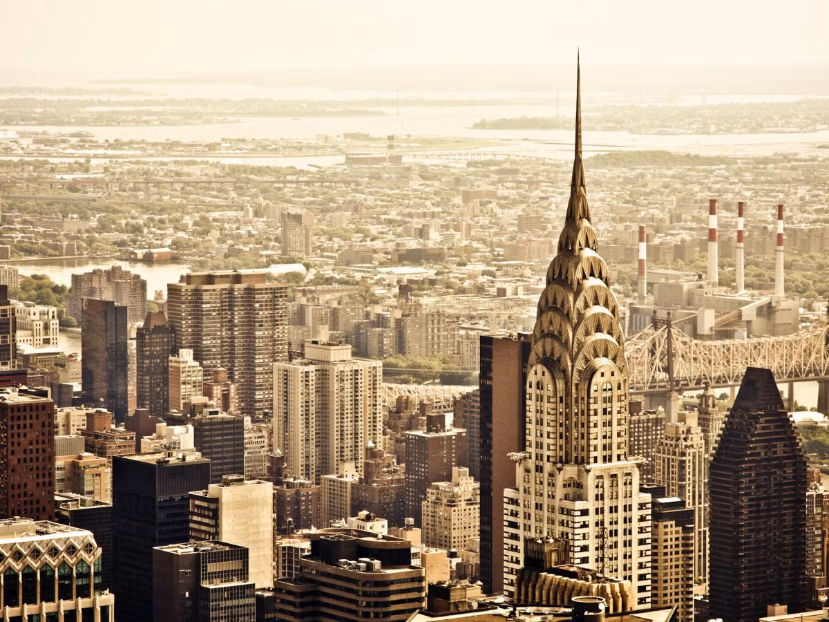 7. Tòa nhà Chrysler, cao 319 m, New York (1930): Tòa nhà Chrysler giữ được danh hiệu "tòa nhà cao nhất thế giới" trong khoảng 11 tháng từ khi khánh thành.