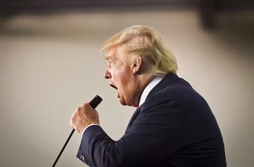 Tuyên bố tại buổi phát động chiến dịch tranh cử, ông Donald Trump liệt kê hàng loạt tài sản của mình mà ông công bố có tổng giá trị hơn 8,7 tỷ USD. Nhưng theo Forbes, số tài sản của ông Donald Trump khoảng 4,1 tỷ USD. Sở dĩ có sự chênh lệch này bởi giá trị thương hiệu rất khó để định lượng - trong khi ông Donald Trump tuyên bố giá trị thương hiệu của mình là 3 tỷ USD nhưng Forbes chỉ định giá 125 triệu USD.