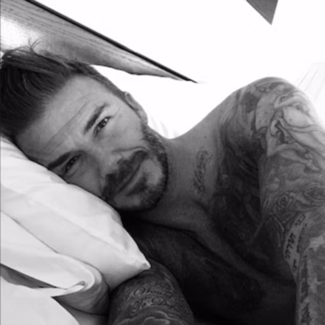 Beckham chia sẻ bức ảnh anh thức giấc trên giường trong niềm hạnh phúc khi tới khu nghỉ dưỡng ở Morocco đón sinh nhật cùng gia đình.