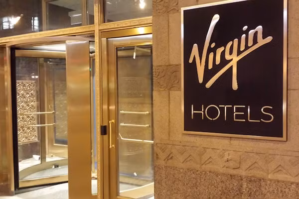Tháng 1 đầu năm, tỷ phú Branson vừa mở khách sạn Virgin Hotels đầu tiên ở Chicago (Mỹ). Khách sạn này có từ 150 đến 400 phòng nghỉ và được thiết kế tinh tế, sang trọng. Virgin Hotels ở Chicago được xếp hạng khách sạn 4 sao và giá từ 209 USD trở lên cho một đêm nghỉ tại đây.
