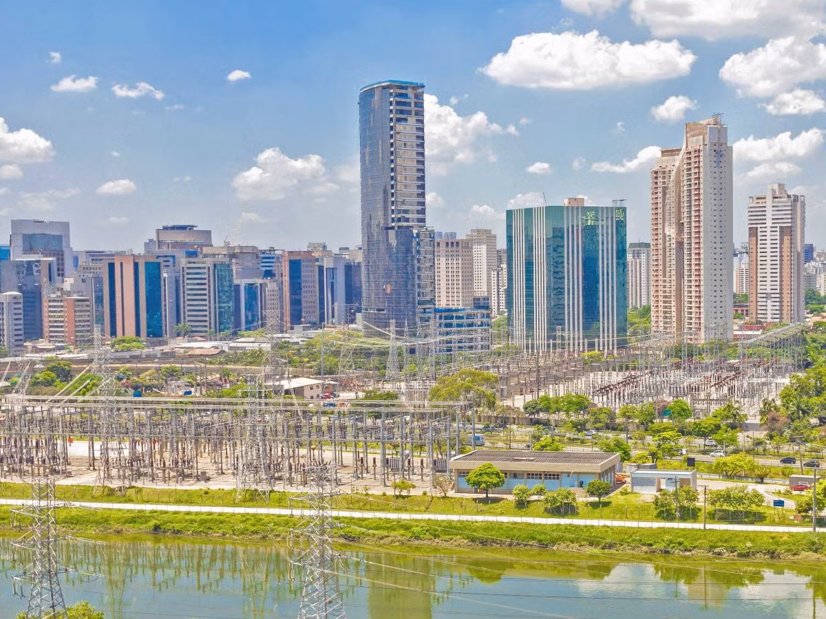 9. São Paulo (Brazil) có 5789 nhà cao tầng ở 1.523 km2.