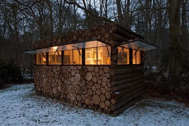 Nhà gỗ di động: Ngôi nhà này được Hans Liberg xây dựng tại Hilversum, Hà Lan. Nhìn bề ngoài khá bình thường, nhưng với nội thất hoàn toàn do chính Hans tạo nên đã tạo nên một chỉnh thể hoàn hảo cho ngôi nhà, biến ngôi nhà trở nên vừa đáng yêu vừa ấm cúng.