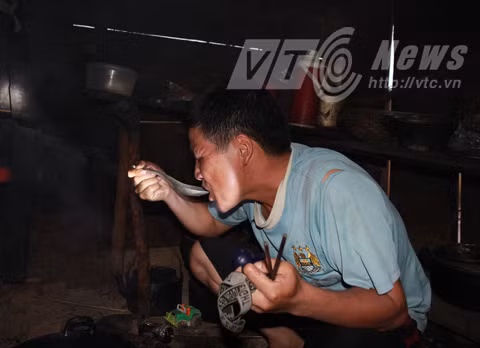 Mùa A Tà đã uống hết sạch chảo mỡ. Mùa A Tà đã uống hết sạch chảo mỡ.