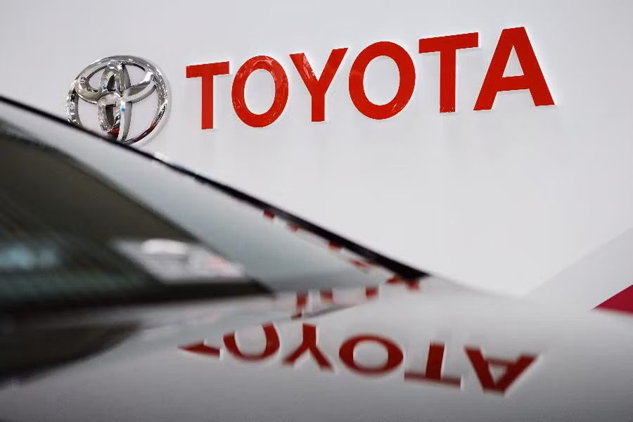 8. Toyota, giá trị thương hiệu: 37,8 tỷ USD; Thay đổi trong một năm: 21%. Toyota hiện là thương hiệu ô tô giá trị nhất thế giới. Trong 7 năm gần đây, họ cũng 6 lần giành vị trí hãng xe lớn nhất hành tinh về số sản phẩm bán ra.