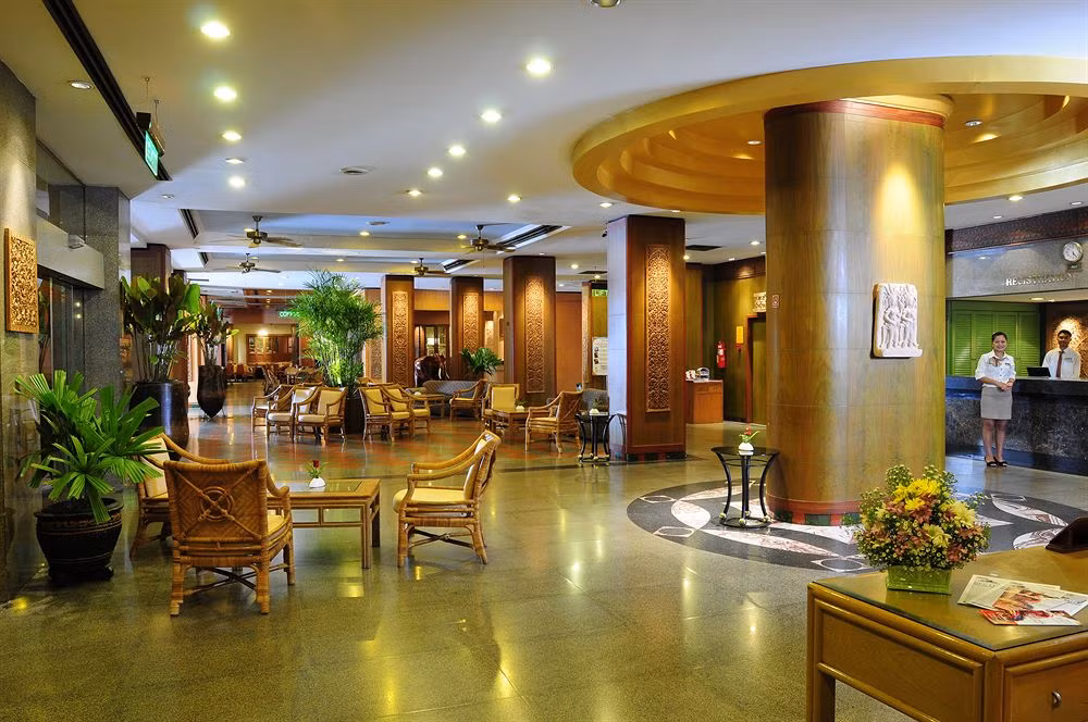 Khách sạn G.B là một khách sạn 3 sao nằm ở trung tâm Pattaya (Thái Lan), cách bãi biển khoảng 300m.