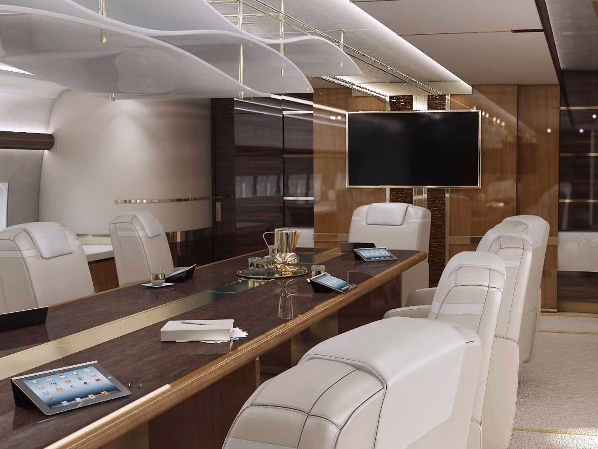 Phòng họp lớn cũng có sẵn trên chiếc Boeing 747-8 VIP.