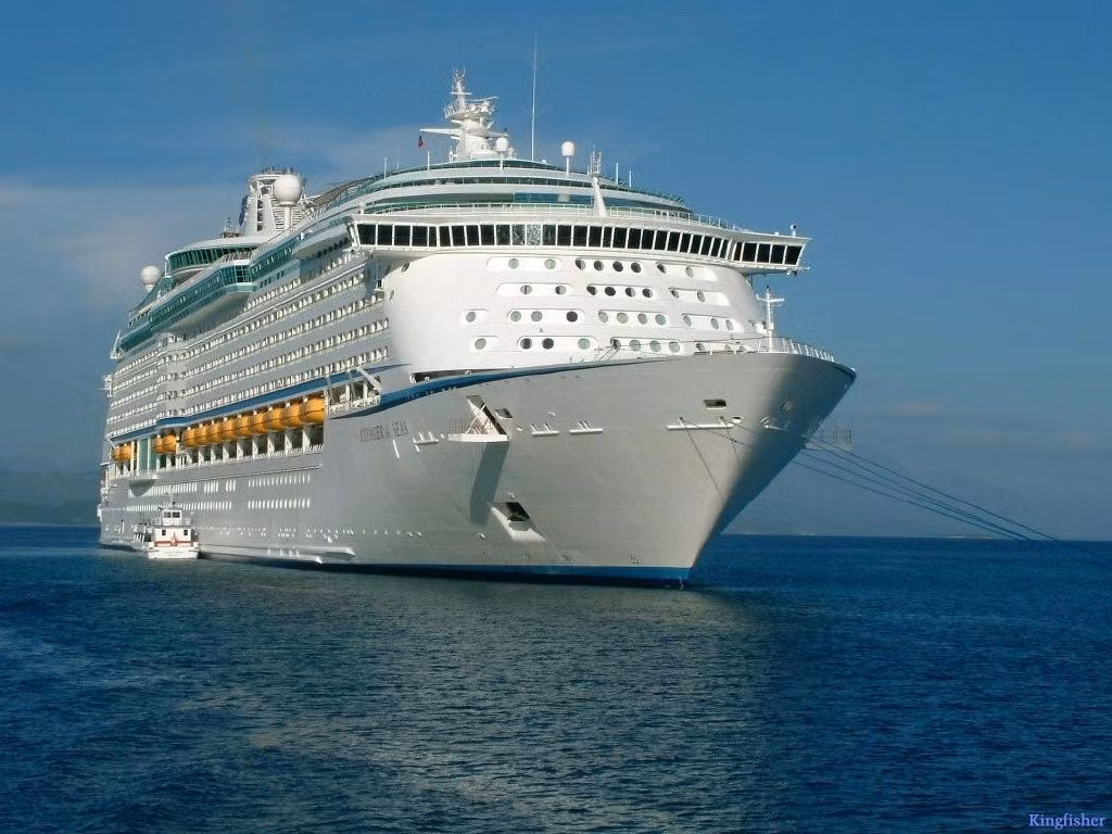 Trước đó ngày 17/10/2012, du thuyền 5 sao Voyager of the Seas từng cập cảng Phú Mỹ (tỉnh Bà Rịa-Vũng Tàu), đưa gần 4.000 du khách quốc tế và thuyền viên tham quan TP HCM và Vũng Tàu.