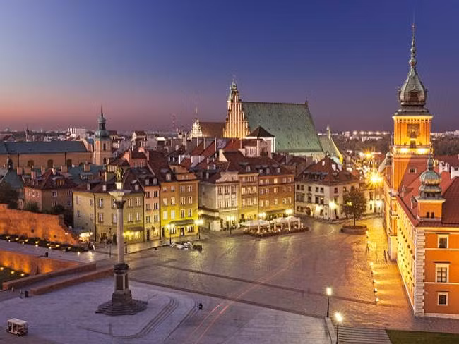 1. Thủ đô của Ba Lan - thành phố Warsaw là nơi có khách sạn 5 sao giá rẻ nhất ở châu Âu khi du khách chỉ phải bỏ ra 136 USD cho một đêm nghỉ.