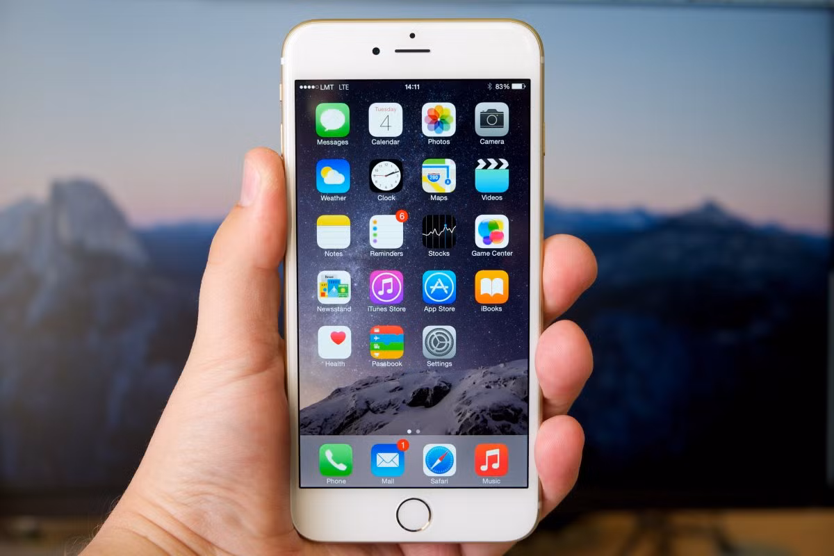 Chạy trên hệ điều hành iOS 9 mới nhất: Những chiếc iPhone mới của Apple luôn đến tay người dùng với phần cứng cập nhật mới nhất vì thế iPhone 7 cũng không phải ngoại lệ. Hy vọng Apple sẽ trình bày rõ hơn về hệ điều hành iOS 9 tại Hội nghị các nhà phát triển thế giới của Apple vào tháng 6 tới.
