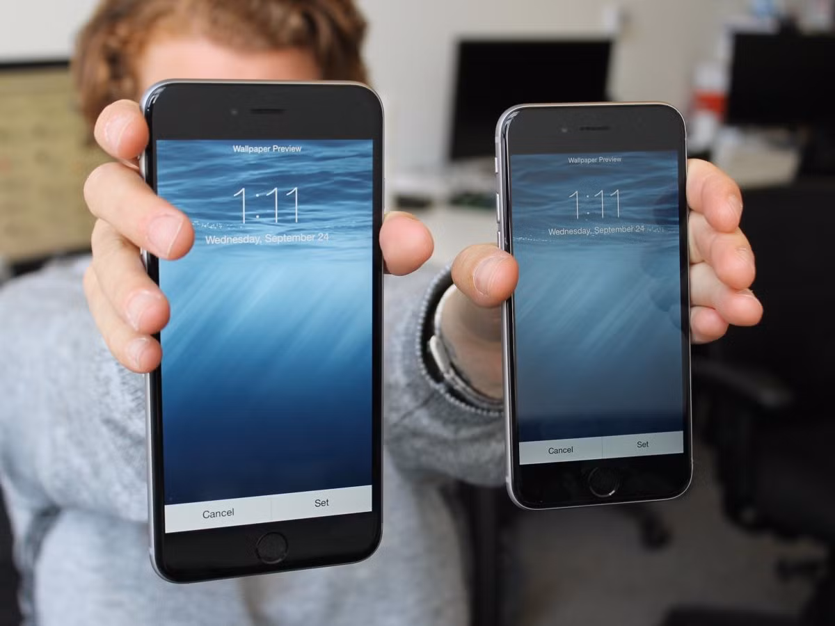 Thế hệ mới có thể có hai kích cỡ, giống như iPhone 6 và iPhone 6 Plus: Nhà phân tích Kuo cũng tin rằng Apple sẽ cung cấp iPhone thế hệ tiếp với cả hai phiên bản 4.7 inch và 5.5 inch.
