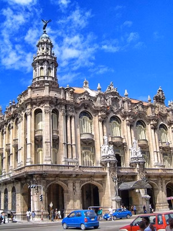 Kiến trúc cổ độc đáo của Nhà hát Lớn Havana.