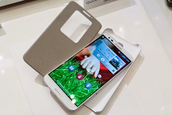 LG G2 Docomo: Đây một trong những mẫu smartphone xách tay Nhật Bản được ưa chuộng nhất tại Việt Nam trong năm 2014. Sản phẩm này cũng được nhà mạng Docomo đặt hàng sản xuất và phân phối tại thị trường Nhật Bản. Khi được xách tay về Việt Nam, LG G2 Docomo cũng tạo nên sức hút mạnh mẽ trên thị trường do có một mức giá khá tốt (giá khoảng 5,4 triệu đồng).