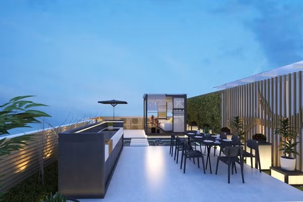 Tầng thượng được trang hoàng như một quán bar ngoài trời và có quang cảnh đẹp mắt.