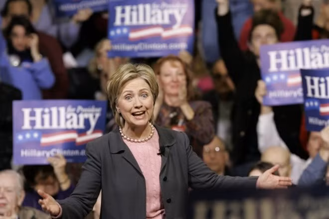 Bà Clinton trong một buổi vận động tranh cử tổng thống Mỹ vào ngày 27/1/2007. Từ trước đến nay, chưa chính đảng nào ở Mỹ đề cử phụ nữ làm ứng viên chính thức để tranh cử ghế tổng thống.