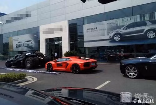 Dai gia choi ngong dung 3 sieu xe ''pha'' showroom o to-Hinh-2