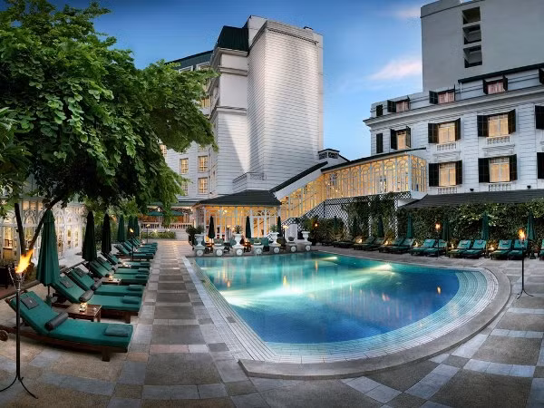 Với vị trí nằm ngay trung tâm Hà Nội, gần những điểm thắng cảnh nổi tiếng của Hà Nội: hồ Hoàn Kiếm, Nhà hát lớn tráng lệ, khu phố cổ và trung tâm hành chính thương mại của thành phố, Sofitel Metropole được coi là sự lựa chọn hàng đầu của nhiều doanh nhân và khách du lịch. Ảnh: Khu vực spa room sang trọng.