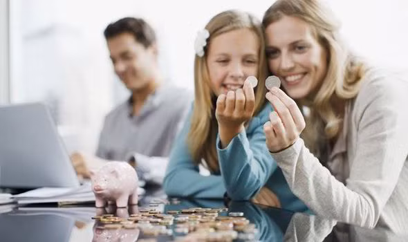8. Kiếm thêm nguồn thu nhập: Việc có thêm nhiều nguồn thu khác nhau sẽ bảo vệ bạn khỏi những biến động kinh tế và hiển nhiên làm con số trong tài khoản lớn thêm. Nếu bạn muốn năm 2015 thành công về mặt tiền bạc, hãy cố gắng tạo thêm cho mình một khoản thu nhập khác.