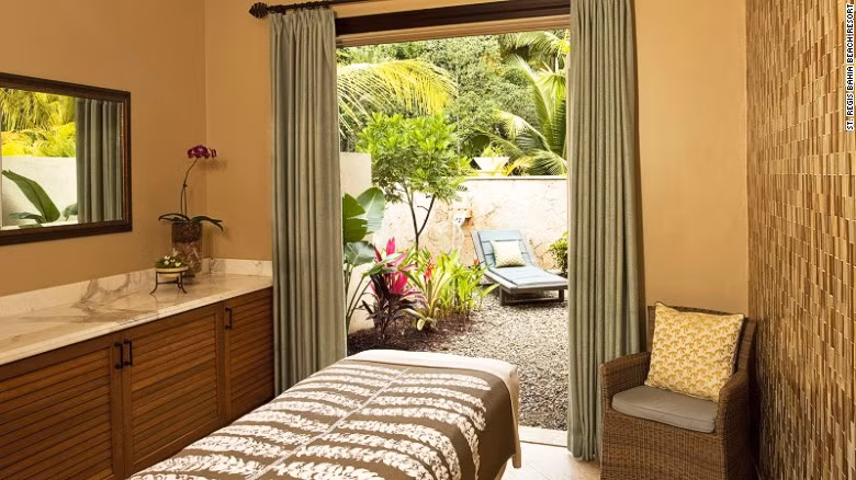 Remede Spa tại St. Regis Bahia Beach Resort (Rio Grande, Puerto Rico): Spa này mở cửa vào năm 2010 với những dịch vụ hoàn hảo và vị trí tuyệt đẹp gần bãi biển. Ngoài các liệu pháp trị liệu đặc biệt, spa cũng cung cấp các khóa học yoga, thư giãn và thiền.