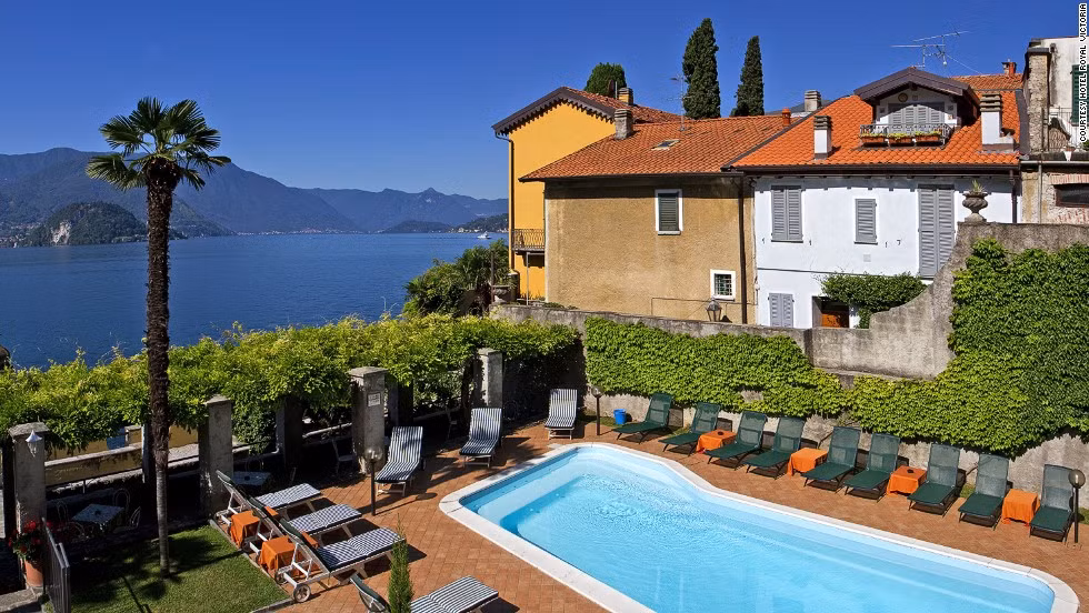 4. Khách sạn nghỉ dưỡng Royal Victoria, hồ Como, Italy: Có vị trí ven hồ Como, khách sạn Royal Victoria từng được vinh dự trở thành nơi nghỉ dưỡng của Nữ hoàng Victoria vào năm 1838 (được mang tên của Nữ hoàng từ đó). Vào mùa hè, du khách có thể tham gia các môn thể thao như lướt sóng, chèo thuyền, trượt nước, diều lướt sóng, leo núi...