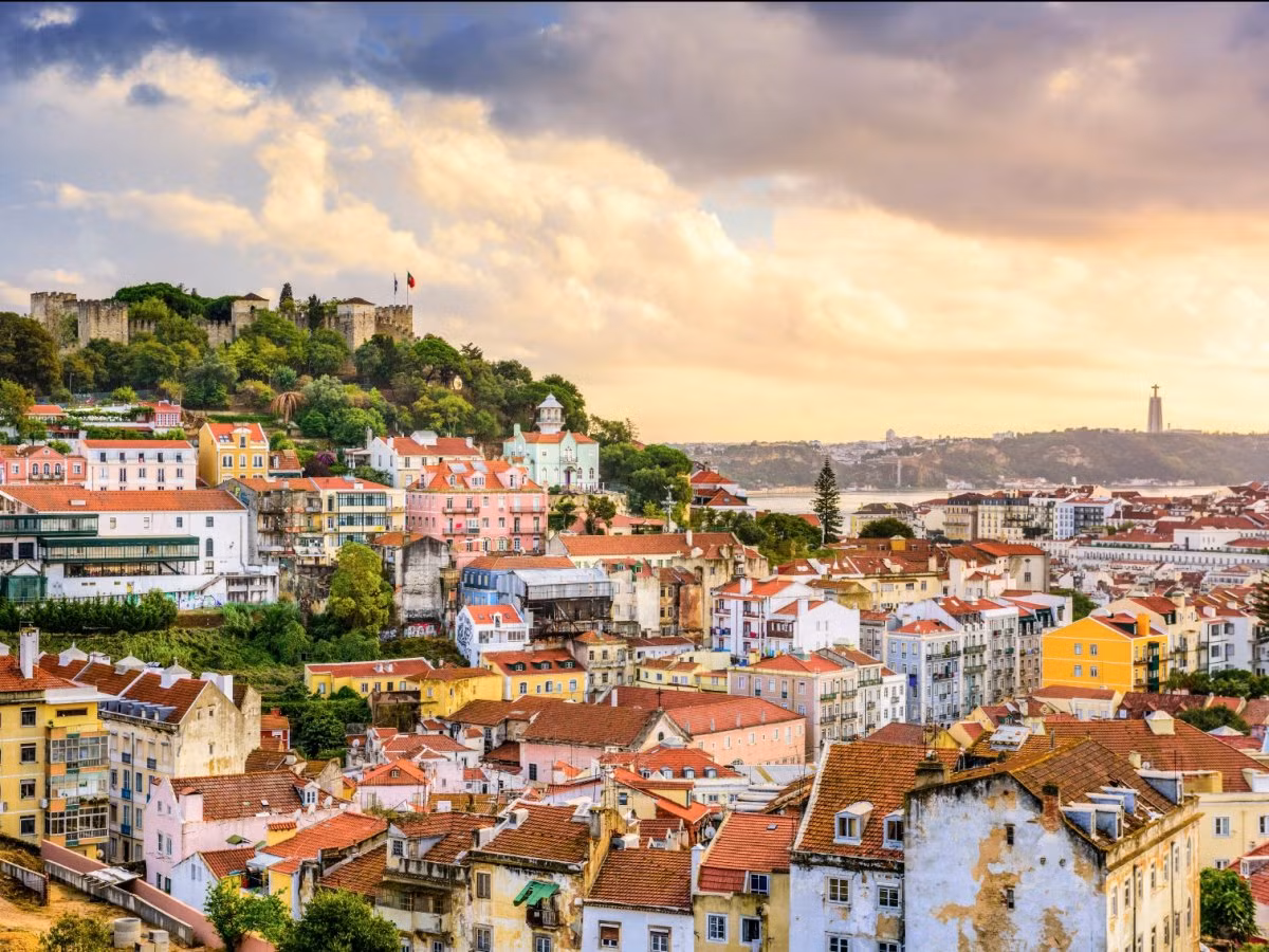 11. Lisbon, Bồ Đào Nha: 196 USD/đêm.