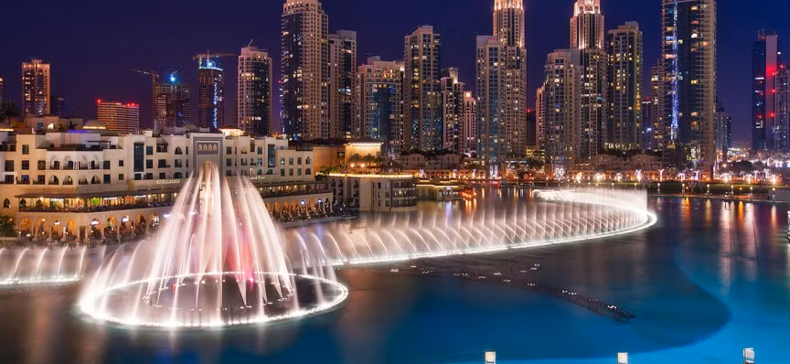 Đài phun nước Dubai: Đài phun nước này được xây dựng trên hồ Burj Dubai, ở Dubai và được khánh thành năm 2009. Lượng nước là 83.000 lít và tia nước cao 73 m. Đài phun này có chiều dài 275 m, 6.600 bóng đèn WET và 25 máy chiếu màu tạo được hơn 1.000 hình ảnh. Người ta có thể nhìn thấy các luồng sáng chiếu lên trời của đài phun nước từ cách xa 32 km.