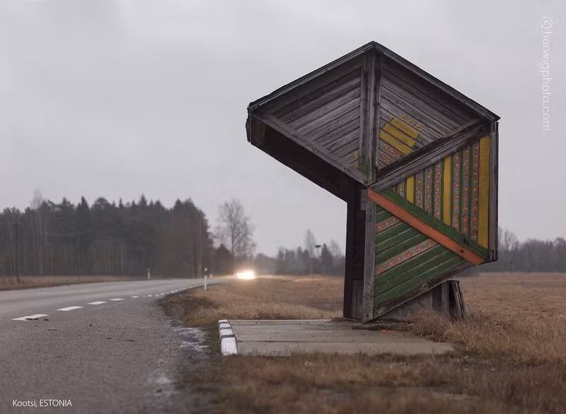 Thêm một trạm xe buýt kỳ lạ ở Estonia.