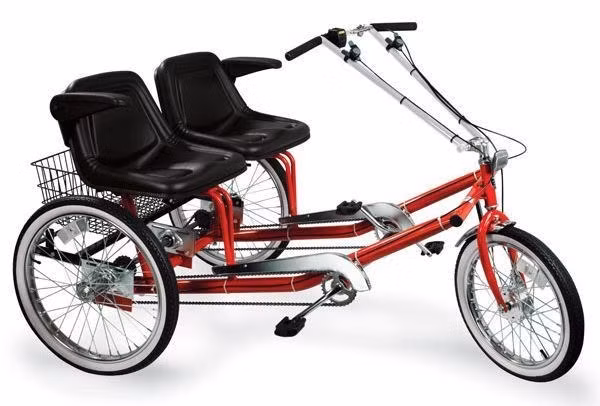 Xe đạp đôi dành cho các cặp tình nhân.